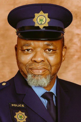 InsideOutNews_'s tweet image. South Africans continues to praise the acting Minister Gwede Mantashe for his swift response in high profile arrest.