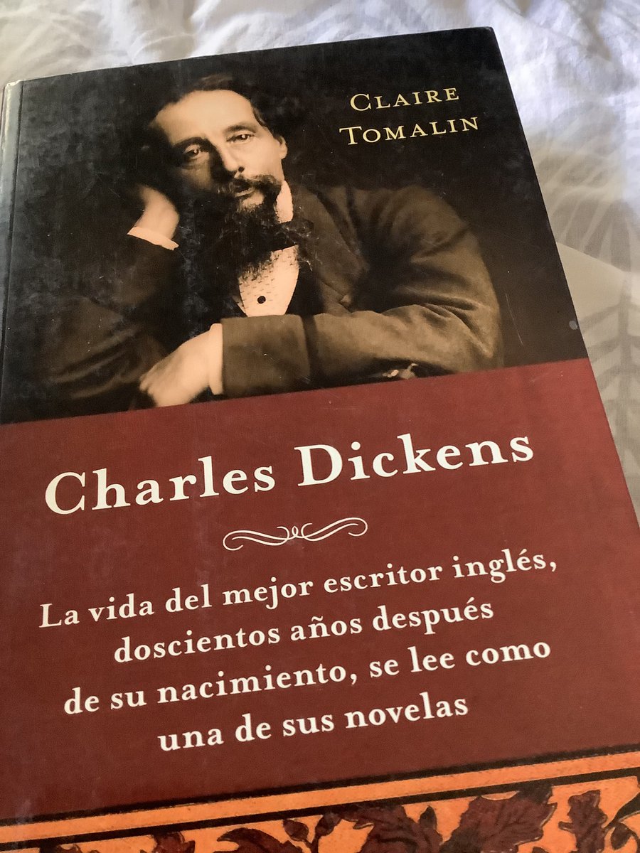 MgubaaXs's tweet image. ‼️Wow que ilusión poder empezar a leer esta primera edición de la biografía de Dickens de Claire Tomalin… una joya moderna sin duda‼️