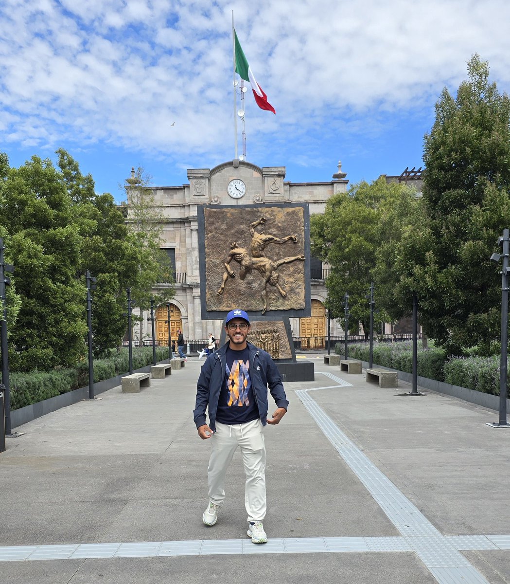 Olivarescfc's tweet image. 🇲🇽 Llevo varios días en México trabajado dos murales, que por ahora son un secreto, ya esta semana los presentaremos al público