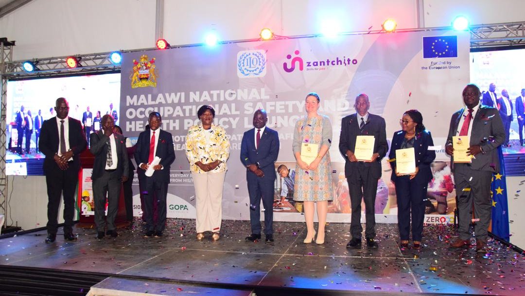 ilolusaka's tweet image. Today, @MalawiGovt launched the🇲🇼 National Occupational Safety & Health Policy in Lilongwe with support from @ILO & @EUinMalawi funded Zanchito project. Minister of Labour Hon. Peter Dimba officiated the event, themed: 'Promoting occupational safety & health-Towards Vision Zero'.