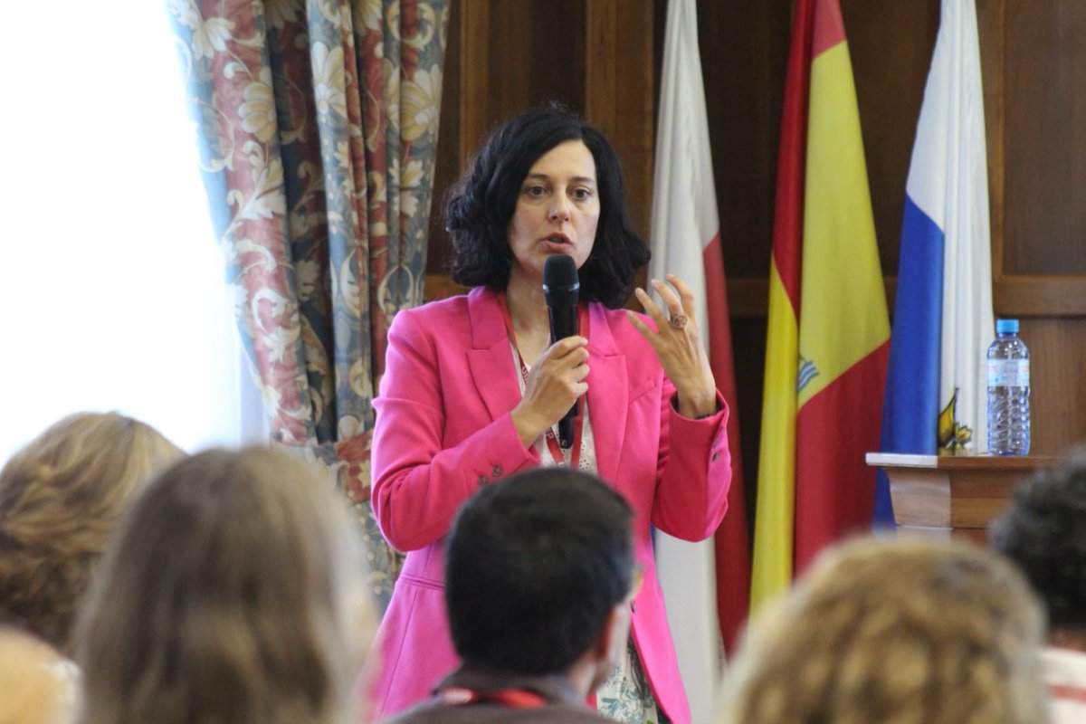 PilarPaneque's tweet image. ☀️Seguimos en el curso sobre transferencia de conocimiento
Debatimos sobre diversidad de prácticas, impacto social, ciencia responsable y género con:
- Izaskun Lacunza, directora de FECYT
- Irene Ramos, de ANECA
- Paula Otero, de INGENIO
- Olga Salido, de UCM
👌
#ANECAenlaUIMP