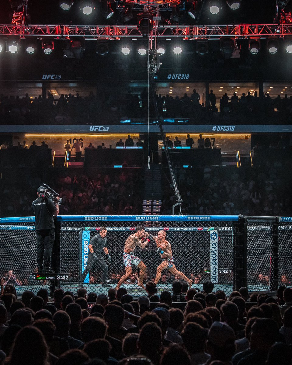 onlocationexp's tweet image. To witness the final fight of a legendary career, #UFC318 was epic 💎 #OnlywithOnLocation @DustinPoirier @TKOGrp