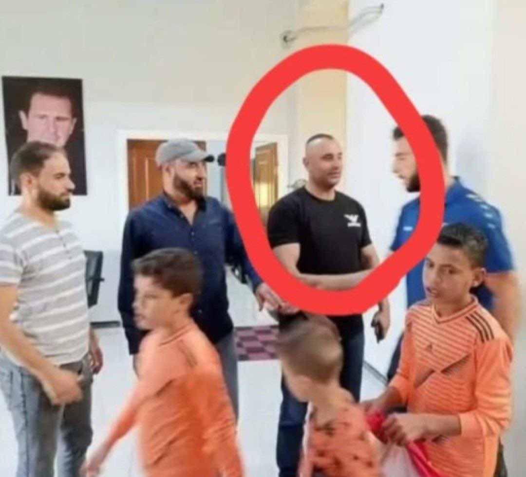 omar_alharir's tweet image. المقدم يحيى ميا من طرطوس متواجد في صفوف المجلس العسكري وميليشيات حكمت الهجري بالسويداء وكان ضابطاً في الأمن السياسي بدرعا وارتكب خلالها عشرات الجرائم
#SaveSweidaBedouins
#AlHijriGangsKillChildren
#Syria