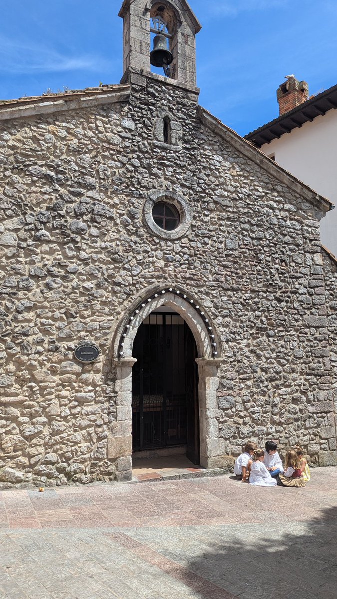 llewelyn20's tweet image. You're never far from history, magic and song in Spain at this time of year. Every day is a festival day, and their traditions seem to have flourished and grown to every generation. Apart from getting pissed and fighting in a car park, we don't have many left in England.