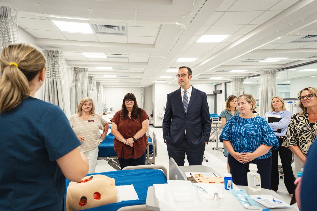 nolanmquinn's tweet image. While in #Sudbury last week, I visited @cambriancollege to tour their Health Simulation, Vale EV, and Fabrication labs – where cutting-edge research is underway in health care, industrial EV technology, and engineering.
Our government is proud to support Ontario’s postsecondary…