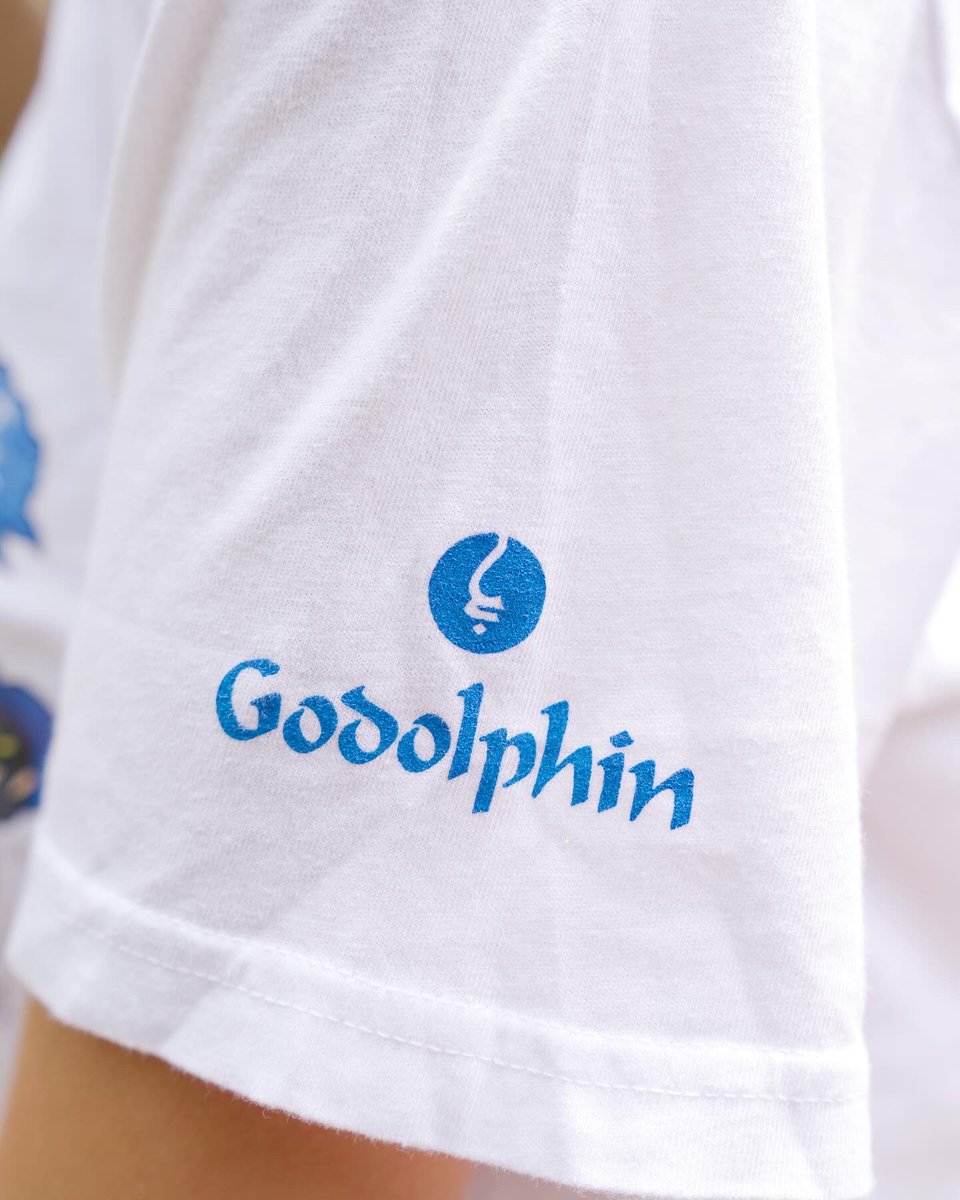 godolphin's tweet image. 🇺🇸👕 IT’S HERE! The 4️⃣ winners tee has landed in the US!
🏆Four wins. One legendary tee🏆
🛍️ Go to Godolphin.com/shop to get yours before it’s gone! #ShopGodolphin