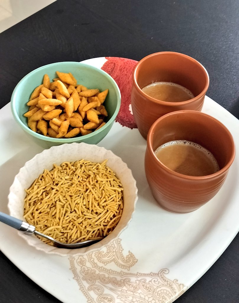 ज़िन्दगी के वो पल बहुत ख़ास होते हैं, 

जब हमारे अपने चाय पर साथ होते हैं...!!

<a href="/archanasah/">पलपलसुकून RJ Aachi</a> जी एक घूंट नहीं पूरा कप चाय पी जाए 😊

#कुछ_पल_तेरे_संग 😍♥️