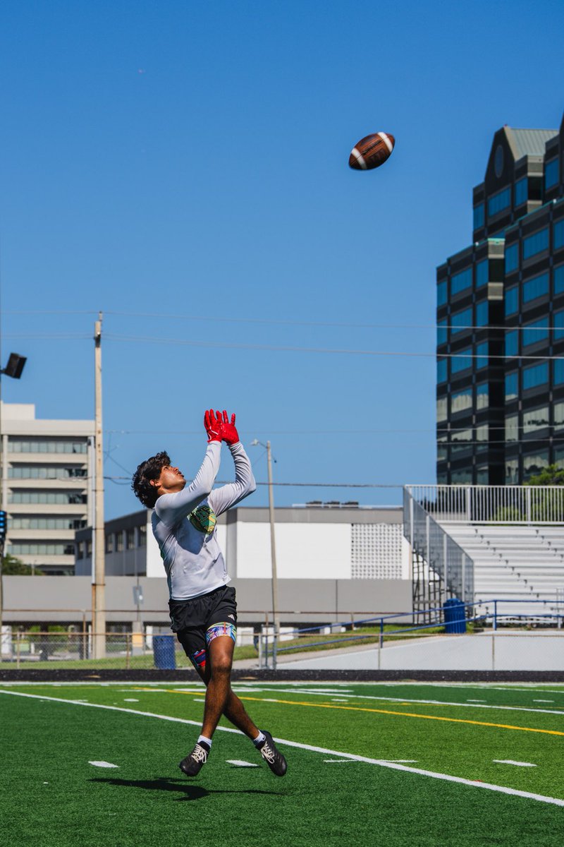 EisaTheReceiver (@eisachoudhry) on Twitter photo Staying ready šÆ
Tracking it all the way in - hands, focus, and footwork.
Just getting started ā¦ā¦ā¦<a href="/PrepZoneFL/">PrepZoneFL</a>ā© ā© ā¦<a href="/CoachRook/">Kyle Rooker</a>ā© ā¦<a href="/CoachUlassin/">Nick Ulassin</a>ā© ā¦<a href="/ReceiverSchool/">Receiver School</a>ā© ā¦<a href="/CoachMikeHayde/">Mike Hayde</a>ā© ā¦ā¦<a href="/Coach_CEdwards/">Coach Chris Edwards</a>ā© ā¦ā¦<a href="/StayHowlin/">Coyote Football</a>ā© Staying ready šÆ
Tracking it all the way in - hands, focus, and footwork.
Just getting started ā¦ā¦ā¦<a href="/PrepZoneFL/">PrepZoneFL</a>ā© ā© ā¦<a href="/CoachRook/">Kyle Rooker</a>ā© ā¦<a href="/CoachUlassin/">Nick Ulassin</a>ā© ā¦<a href="/ReceiverSchool/">Receiver School</a>ā© ā¦<a href="/CoachMikeHayde/">Mike Hayde</a>ā© ā¦ā¦<a href="/Coach_CEdwards/">Coach Chris Edwards</a>ā© ā¦ā¦<a href="/StayHowlin/">Coyote Football</a>ā©