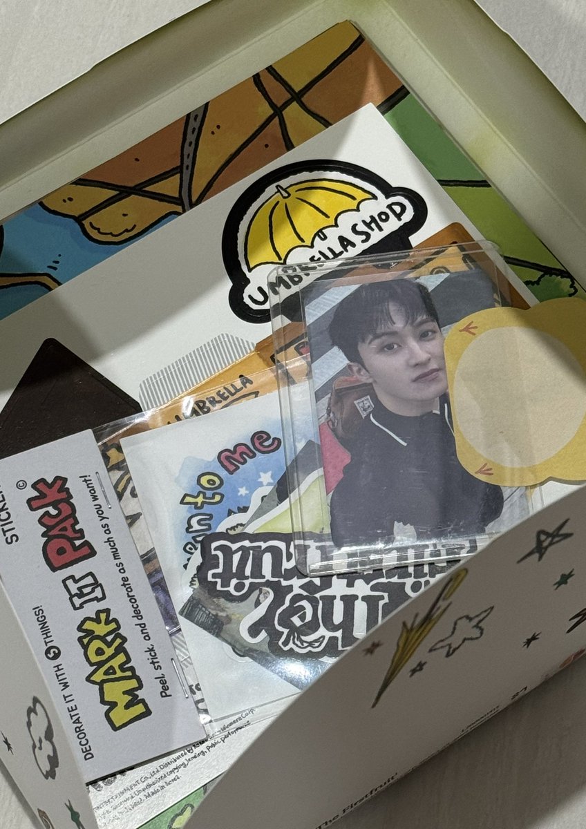 natalianeJH's tweet photo. WTS ALBUM MARK FIRSTFRUIT
UNSEALED
bisa co 🍊 
(yg foto tanpa pc, pc nya mark heart cheek juga ya)
each 50k https://t.co/8PWpjt0NNw