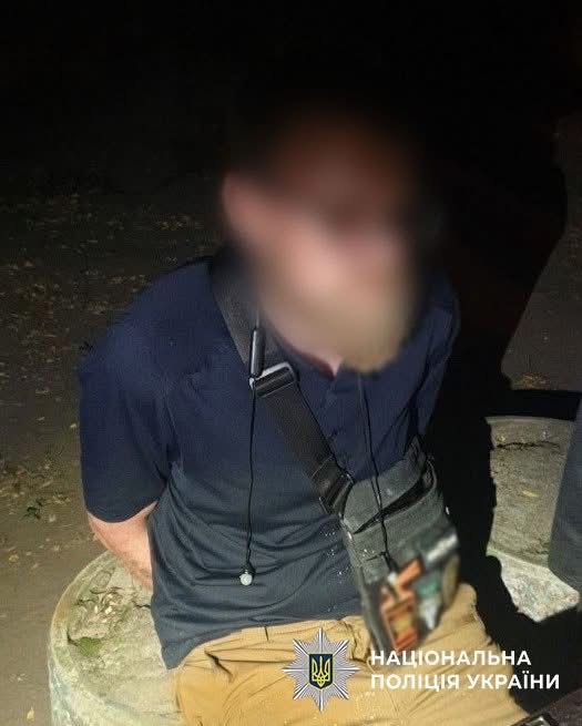 lb_ua's tweet image. В Києві затримали 36-річного чоловіка, який на радощах від перемоги Усика напився і здійснив шість пострілів з пістолета.
Внаслідок стрілянини ніхто не постраждав, але за такі дії затриманому світить до 5 років обмеження волі is.gd/kkmDws