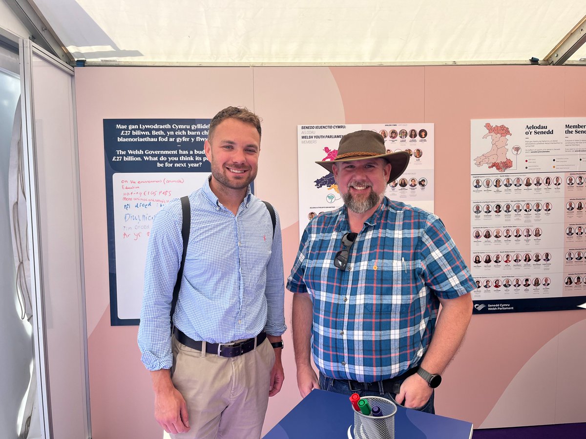 Universities Wales (@unis_wales) on Twitter photo Fe wnaethon ni fwynhau mynychu'r <a href="/royalwelshshow/">Royal Welsh Agricultural Society</a> ddoe.
Gwych cael y cyfle i fynychu digwyddiad <a href="/ITVWales/">ITV Wales News</a> a <a href="/CommonsWelshAff/">Welsh Affairs Committee</a>, a chwrdd â gwleidyddion Cymru. Fe wnaethon ni fwynhau mynychu'r <a href="/royalwelshshow/">Royal Welsh Agricultural Society</a> ddoe.
Gwych cael y cyfle i fynychu digwyddiad <a href="/ITVWales/">ITV Wales News</a> a <a href="/CommonsWelshAff/">Welsh Affairs Committee</a>, a chwrdd â gwleidyddion Cymru.