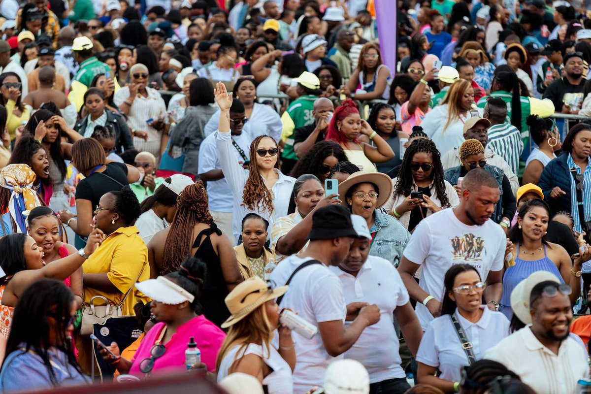 ThikhoEventsZA_'s tweet image. Cape Spring X 2025 is for the good vibes only! 🌸✨ It’s a reunion of joy, music, friends & fashion.
📍 Kenilworth Racecourse, Cape Town
📅 Saturday, 25 October 2025
⏰ Doors open at 10AM
🎤 LINE-UP: Zonke Dikana, DJ Zinhle, Lwah Ndlunkulu, Zuko SA, Jaziel Brothers, Bravo Le…