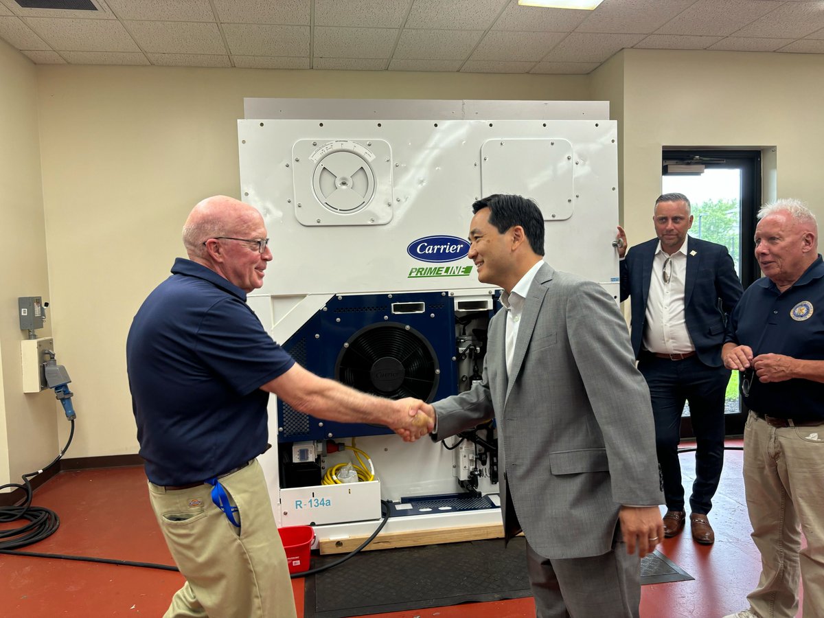 TTDAFLCIO's tweet image. The work of the merchant marine is crucial to maintaining U.S. national and economic security. Yesterday, @DOTMARAD Acting Administrator Sang Yi visited the Calhoon @MEBAUNION Engineering School, where academy interns learn and develop their trade.