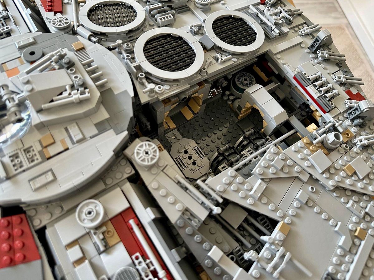 OlitzschG's tweet image. Deep insights into a parsec runner .. plenty of space to disappear, hide and store.
MFalcon75192