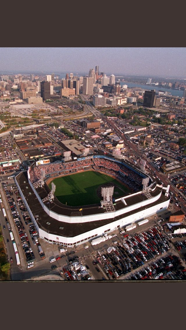 sprinkle54's tweet image. Day game in Motown today! 😊