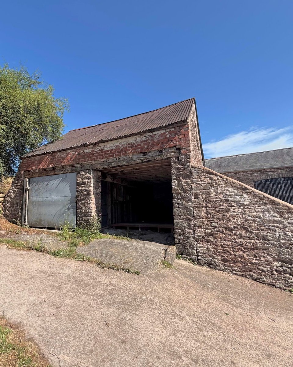 TO RENT - Coldbrook, Abergavenny
👉 Detached three-bedroom house in rural location
👉 Wood burning stoves
👉 Utility room
👉 Garden and outbuildings
👉 EPC Rating E
👉 Council tax band F
👉 Deposit £1673.00
£1,450 pcm
01873 859237📞
bit.ly/3GCUZfn