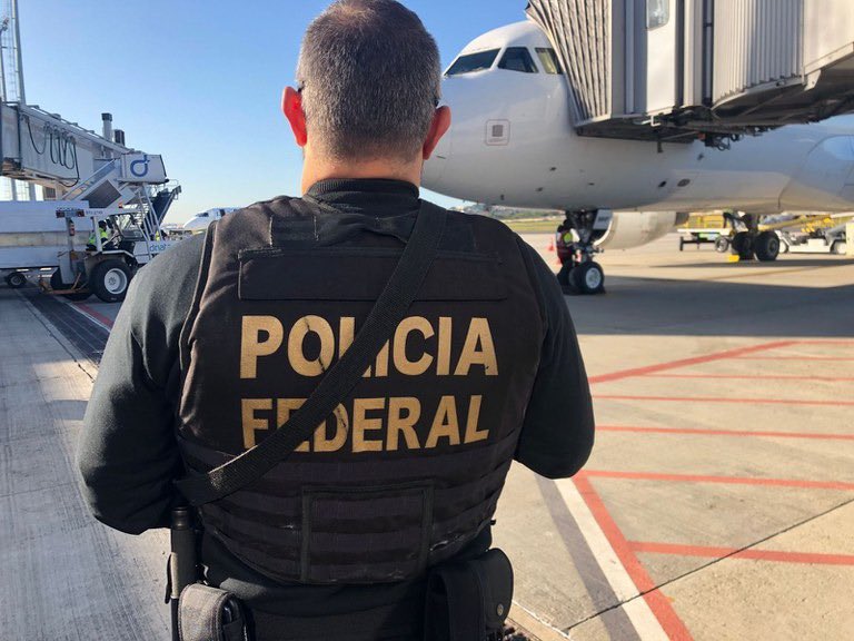 policiafederal's tweet image. ✈️🛡️#OPERAÇÃOPF | PF combate o tráfico internacional de pessoas. A Operação Hera investiga organização criminosa transnacional voltada ao tráfico de mulheres. Foram cumpridos 6 mandados de busca e apreensão em Goiás, Pernambuco e São Paulo.
➡️Saiba mais: gov.br/pf/pt-br/assun…