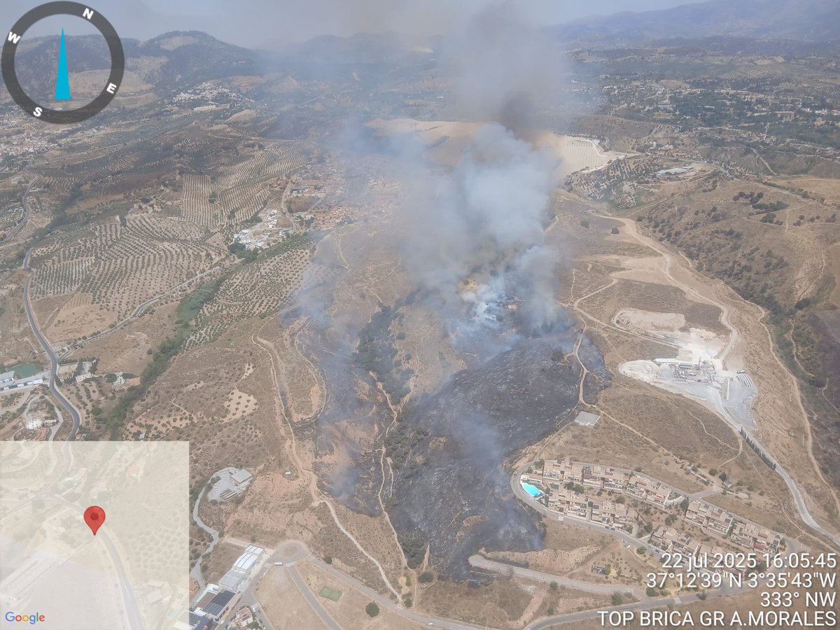 📆 22/07/2025     🕜 15.30

🔴 ACTIVO | Incendio en #Jun, #Granada
#IFJun, paraje Barranco San Jerónimo
MEDIOS:
🚁 1 ligero, 1 semipesado, 1 pesado
🛩️ 4 carga tierra, 1 coordinación 
👩‍🚒 4 grupos bomberos forestales, 2 #BRICA, 3 #TOP, 2 #AAMM
🚒 4 autobomba
📡 1 #UNASIF
🩺 1 #UMIF