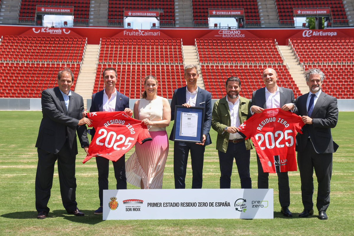 Ll_Galmes's tweet image. El @RCD_Mallorca és passió, esforç i compromís social. Avui ho ha tornat a demostrar sent el primer estadi de residu zero d’Espanya. Una passa pionera i valenta cap a la sostenibilitat.
La meva enhorabona al club perquè iniciatives com aquesta són un exemple per tot l’esport…