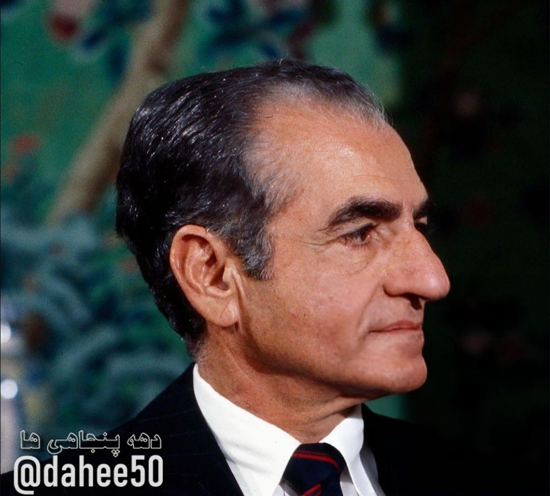 UomoMees's tweet image. حیفم آمد این پرتره جانفزا از آن شاهنشاه خسروانی را با شما دوستان سهیم نشوم. عکس مربوط به مصاحبه اعلیحضرت با باربارا والترز در ۱۳۵۶ است که پیشتر در جایی من ندیده بودم. ای کاش تمثالها و عکسهای خاندان سلطنتی را بدون نشانواره نشر دهیم. مرداد، ماه شاهان پهلوی است.