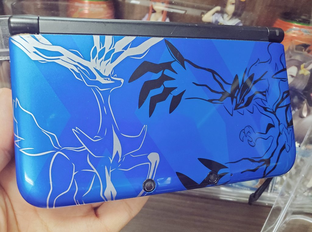 ahi_lily's tweet image. XY当時にあったゼルネアスとイベルタルの3DS、今でもDS3DSのゲームやりたい時に引っ張り出して遊んでる