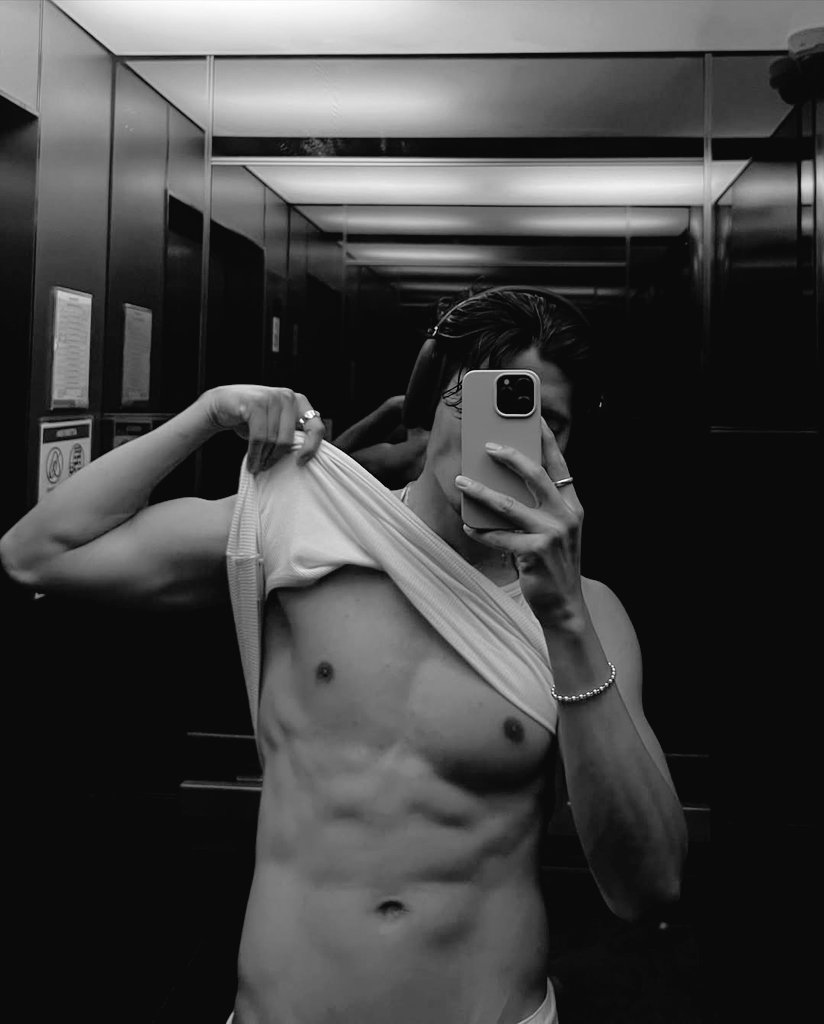 overagasm's tweet image. Just got back from the gym (yes, I show off my work out results).