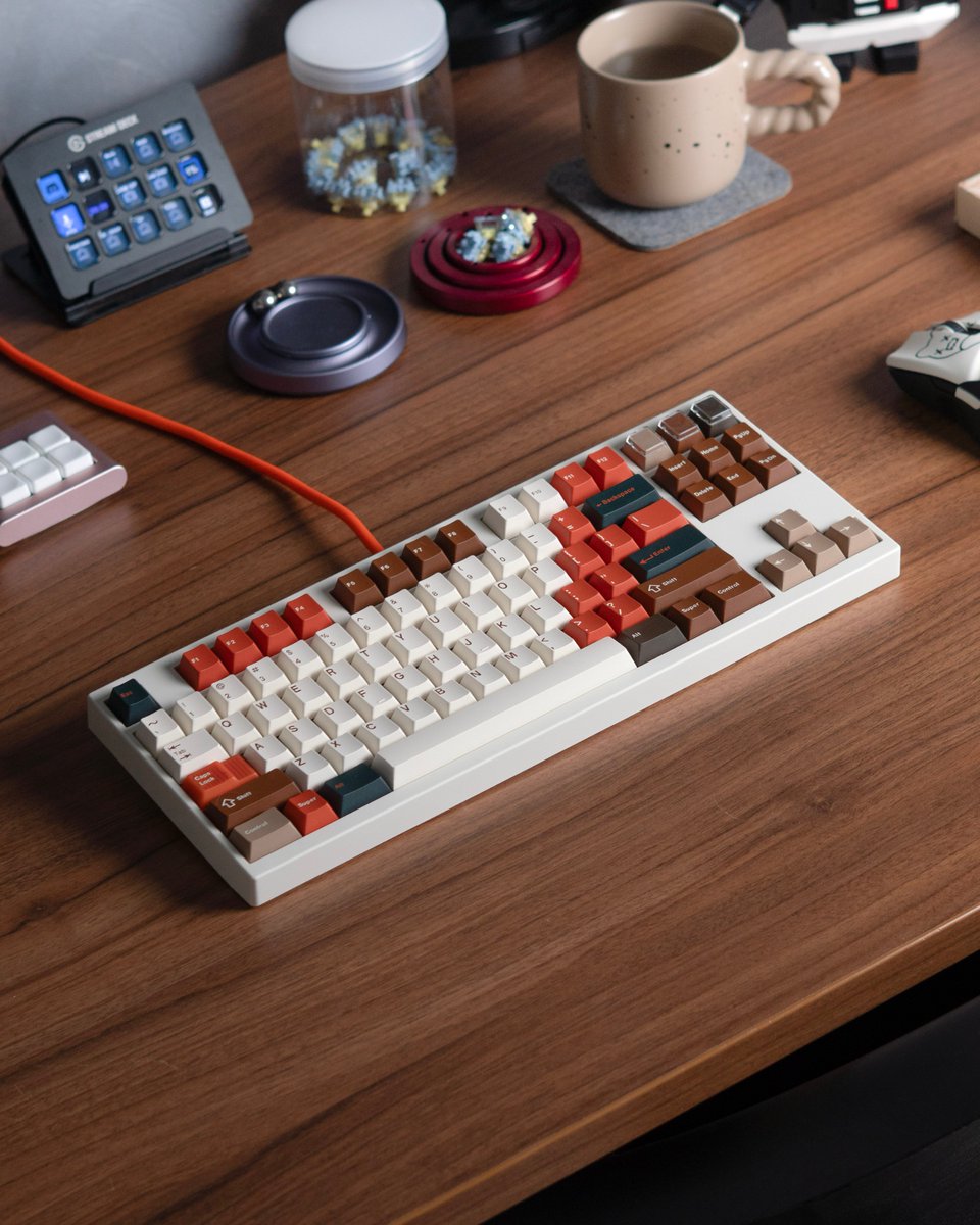 Main Keeb atm 🍂🍂
Transition  Lite TKL topped with  KKB PumpkinSpice by <a href="/sterlingand_co/">Captain Sterling</a> 💖
