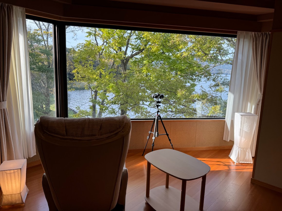 jjmmli's tweet image. Empty chairs always wait🪑
October 2023, I spent a few quiet days by the shores of Lake Akan in Hokkaido. The view from my hotel room.
There’s something hauntingly beautiful about this place. A well-known Japanese novel, Wakaranai wa (Soul Broken at Akan) tells a story of love,…