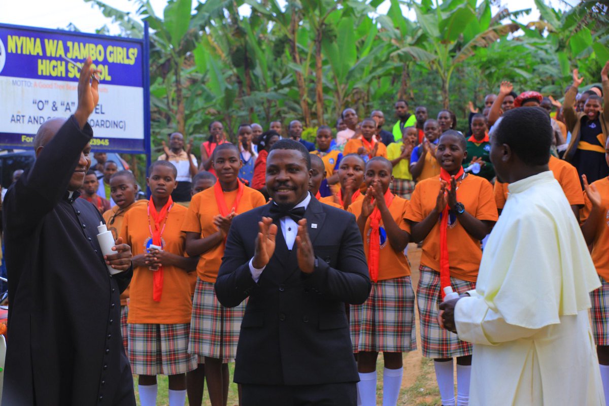 FERDINANDIUS's tweet image. Over the weekend, I was privileged to be the Guest of Honor at the Official Opening of Nyina Wa Jambo Girls High School in Masheruka Sheema District. The school was started by @fr_kaboyi and has an enrollment of 300 girls with both O and A Level. Almost half of the students are…