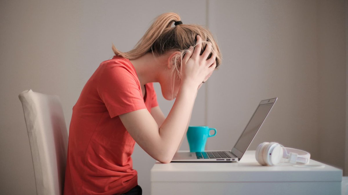 BFMTV's tweet image. "Taper du poing sur la table ne suffira pas" à faire revenir les gens au travail: le taux d'absentéisme, au plus haut depuis le Covid, continue de grimper en flèche
l.bfmtv.com/H3fL