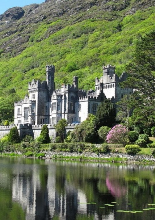 LoveSongs4Peace's tweet image. Gorgeous Kylemore Castle mirroring to Pollacappul Lough at the Connemara in County Galway, Ireland ๐ฎ๐ช