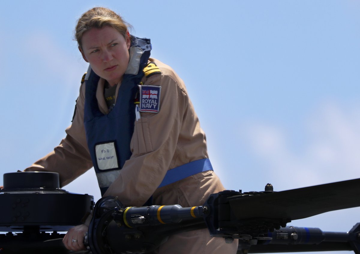 RoyalNavy's tweet image. The Fleet Air Arm today bids farewell to ‘one of life’s best’ with a Wildcat flypast for Cdr Amy Gilmore as the observer/ops officer is laid to rest at the Memorial Church near @RNASYeovilton.
She lost a hard-fought battle with cancer on July 12.
🔗royalnavy.mod.uk/news/2025/july…