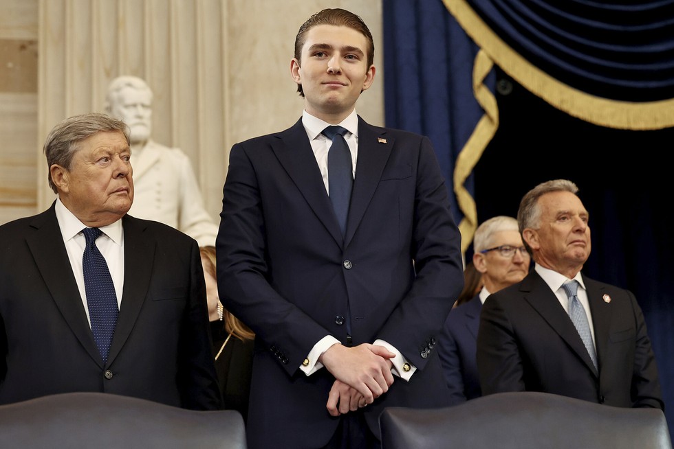 FFs_Room's tweet photo. Stop raising boys to be lost.  Look at Barron Trump: disciplined, poised, focused on his future.   Now look at Hunter Biden: scandal after scandal, chaos following him everywhere.  The difference is night and day—character matters.
#Trump #HunterBiden #wildcardgame https://t.co/iNzwESKDkd