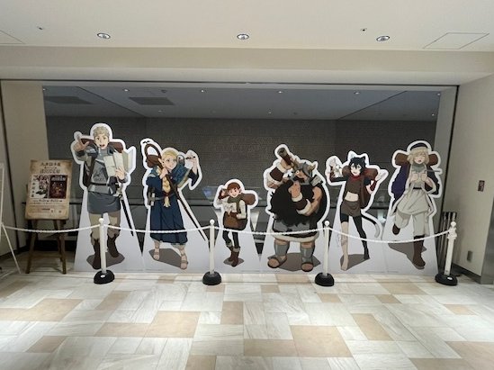 dun_meshi_anime's tweet image. 🍄<サクラマチクマモト内に登場中!
「#ダンジョン飯 迷宮探索展」開催記念
SAKURA MACHI Kumamoto内に
ライオスたちの等身大キャラパネルが登場中です!(~8月31日(日) ※予定)
熊本会場のチケットお求めは👇
7ticket.jp/s/111305
※施設及び、施設係員へのお問い合わせはご遠慮ください。