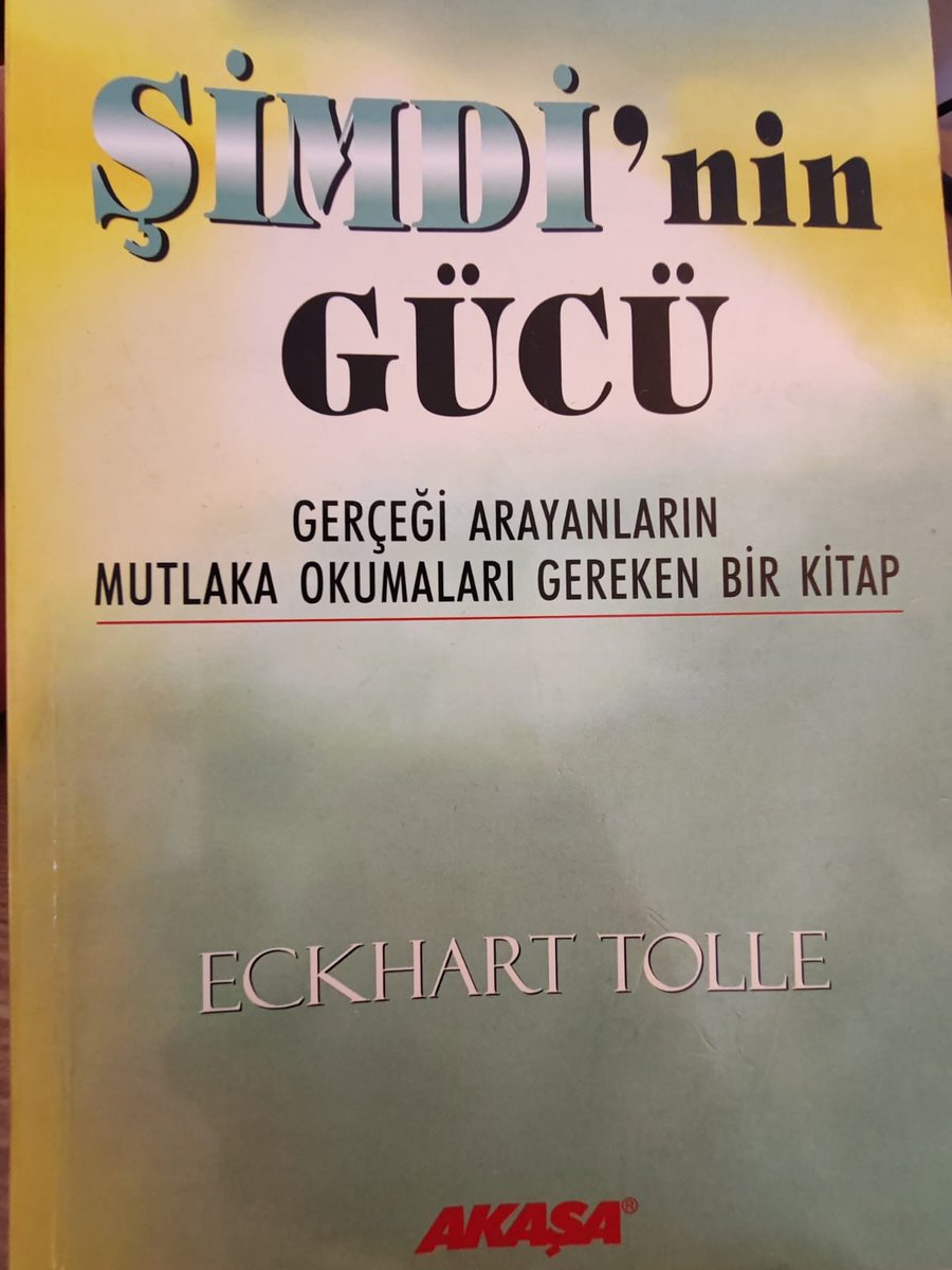 · Ego için şimdiki an mevcut değildir . O sadece geçmişi ve geleceği önemli görür . Gerçeğin bu tam tersine çevrilişi egosal zihnin bu kadar bozuk işlevli oluşunun nedenini oluşturur.
· Ego daima geçmişi canlı tutmakla ilgilenir, çünkü geçmişiniz olmadan ego nedir ki ?
· O
