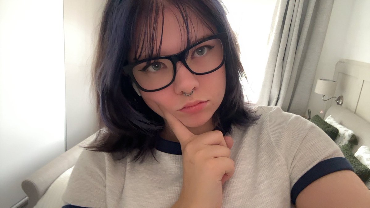 CosmicPuppyXx's tweet image. Should I get glasses like this ?