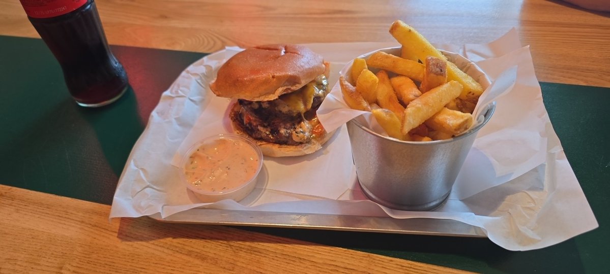 Pete_HeavyRain's tweet image. Lunch at hut of burger, Hamburg. The best burger in the ciry :) Good morning!