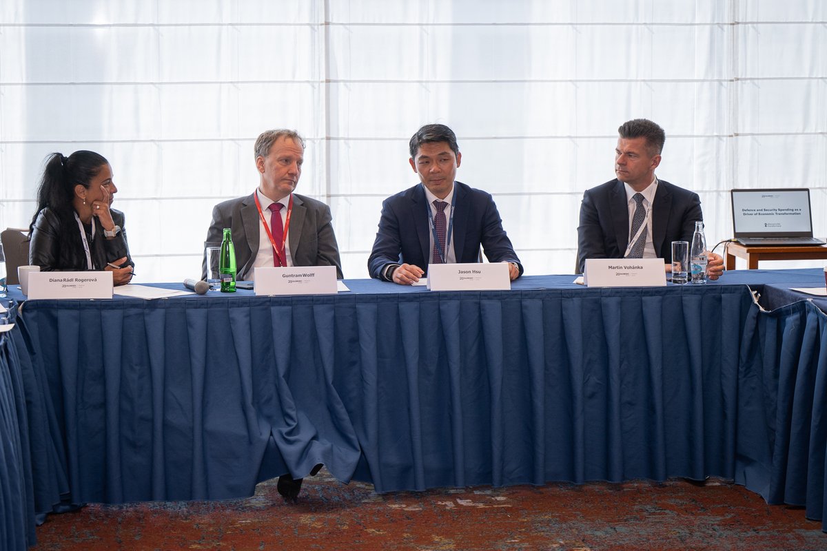 GLOBSEC's tweet image. 💬 Defence isn’t just about security — it’s an economic opportunity.
At #GLOBSEC2025 Forum, Diana Rádl Rogerová led a session on how defence spending can fuel Europe’s economic transformation.
🔑 SMEs, dual-use tech & strategic procurement must play a central role.