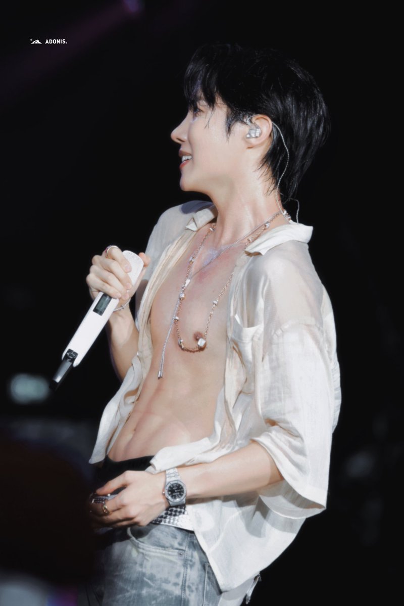 Adonis_Hoseok's tweet image. 250713 Lollapalooza Berlin
#제이홉 #정호석
#JHOPE #ジェイホープ
#HOBIPALOOZA2025
#jhopeAtLollapaloozaBerlin
@BTS_twt