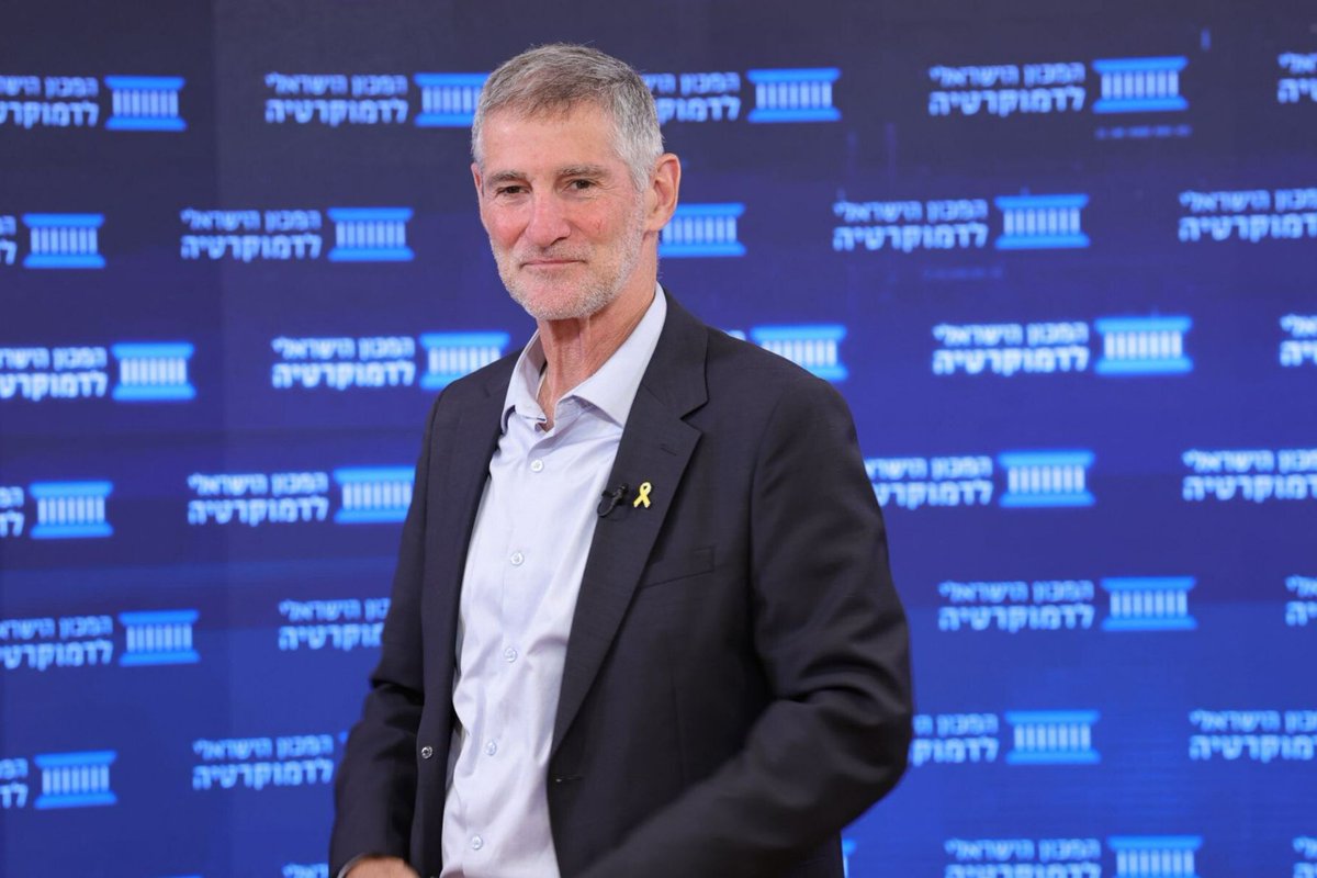 DemocracyIL's tweet image. "אנחנו במצב אבסורדי שהגורם שמחזיק את שלטון חמאס זו ממשלת ישראל".
אלוף (במיל') יאיר גולן, יו"ר הדמוקרטים @YairGolan1 בשיחה עם פרופ' סוזי נבות @suzienavot בכנס #זמןהכרעה 2025:
"מתסכל שמה שאנחנו חושבים שהם צעדים הכרחיים והאמת פשוטים וברורים - פשוט לא קורים. צריך להגיע להפסקת אש…