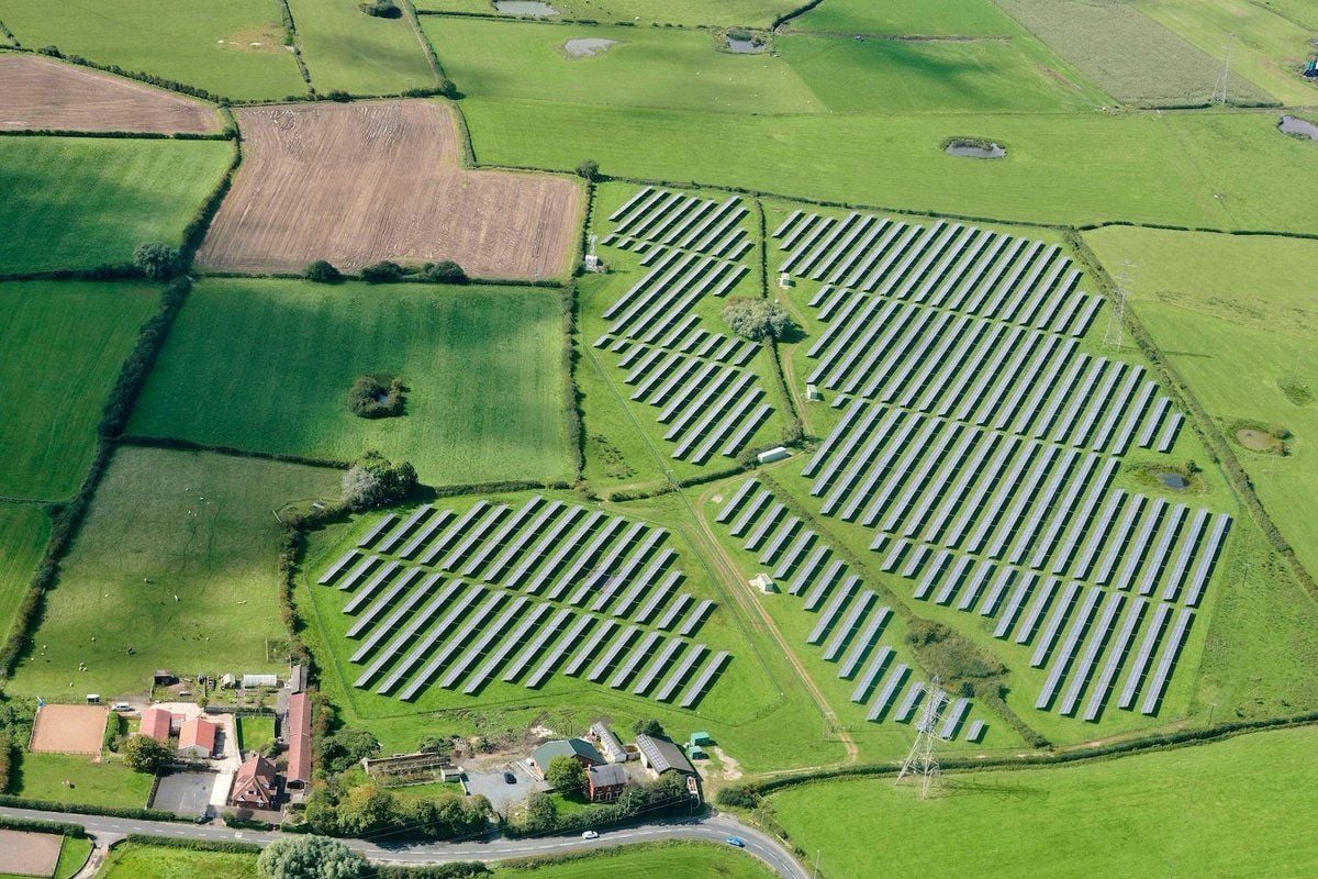 CarbonBrief's tweet image. OBR: Net-zero is much cheaper than thought for UK – and unchecked global warming far more costly | @DrSimEvans
Read here: buff.ly/IGHVBLZ