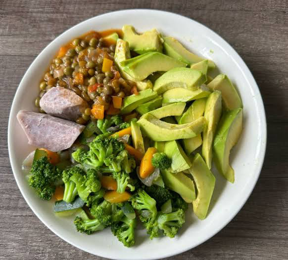 drkasenene's tweet image. If you’re looking to lose some weight, if you sit a lot, if you want to improve your blood pressure, blood sugar or cholesterol levels or even if you want to think better, this would be a great lunch option.
