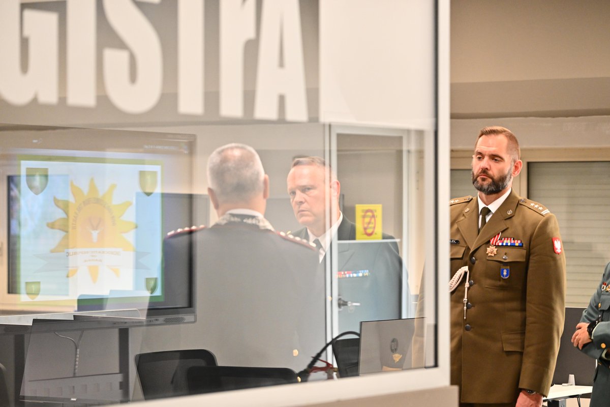 _CoESPU_'s tweet image. Glad to #Welcome to the @CittadiVicenza's #StabilityPolicingHub, 🇫🇮 @rajavartijat Delegation. Deep-diving into global challenges, exchanging ideas and exploring possible avenues of cooperation and mutual support.
#StabilityPolicing4Peace #StrongerTogether #BrothersInArms #CoESPU
