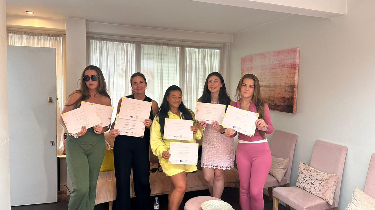 GypsyTravellerM's tweet image. Our first cohort of students successfully completed an accredited Eyelash Extension course last week. We're looking forward to running the course again this week with a new cohort of students! Well done everyone 🙌 💅