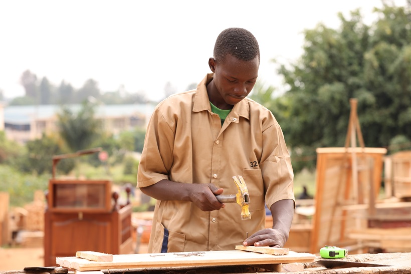 After nearly five years living on the streets due to conflict within his family, Shamugambira found renewed hope through the Seruka Project.

Today, Shamugambira earns an income and supports his family.
✍️Read the story by clicking on the link below,

soscv-rwanda.org.rw/Rebuilding-Hop…