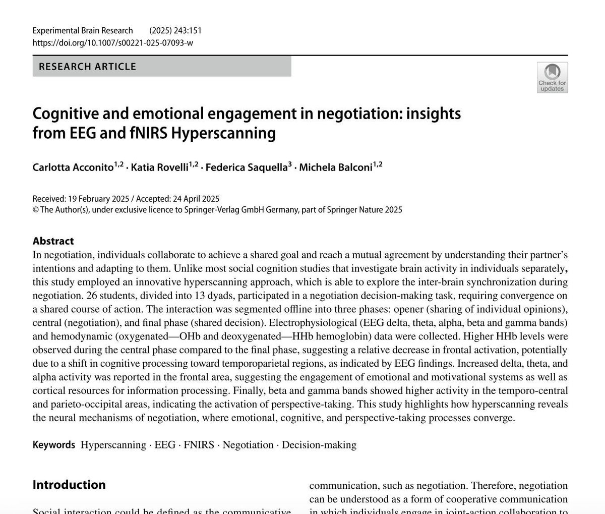 NIRx_NIRS's tweet image. 🤝🧠 What happens in the brain during live negotiation?
Acconito et al. (2025) used #multimodal #hyperscanning (#EEG + #fNIRS) to investigate how frontal and parietal regions support shared decision-making.
Check it out🔗 👉doi.org/10.1007/s00221…