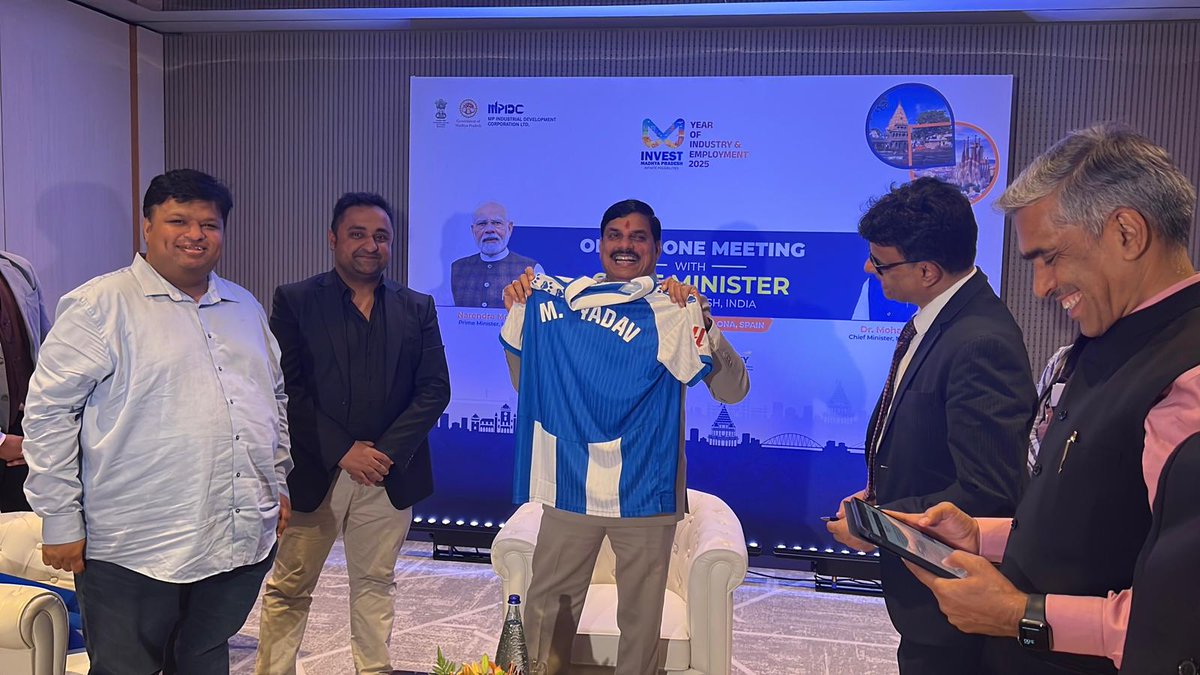 Highlights from a significant visit:

Hon’ble MP CM Dr. Mohan Yadav engaged with RCD Espanyol on potential collaborations in youth football development, sports training infrastructure, and exchange programs. The Club also presented a team jersey to the CM as a gesture of