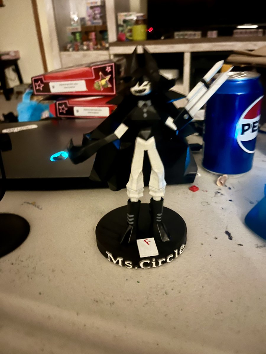 Obscurity673's tweet image. Made her a stand #fpe #misscircle