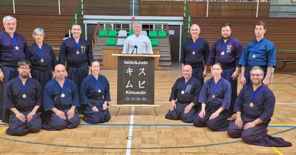 Celebrado el seminario sobre IAIDO, del 11 al 18-7, en A Coruña, organizado por Francisco Fernández, y dirigido por el Maestro René van Amersfoort, en el que participaron profesorado y alumnos de Iaido de Judo Club Coruña
Enhorabuena por vuestro trabajo!