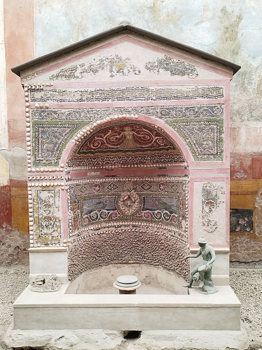 Ioglady's tweet image. sorry for the 5000 pompeii pics i'll be posting today but i didn't know you could get so close to the frescoes
